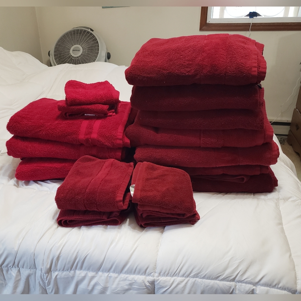 Bath Towel set Vera Wang Sonoma Red hand towels bath sheets washcloths 16+ pcs